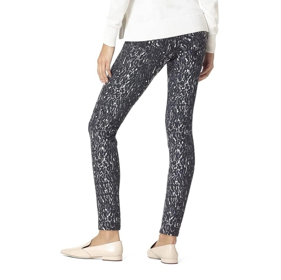 HUE Women's Ultra Soft High Waist Denim Leggings Black Leggy Leopard Size Medium - Picture 2 of 16